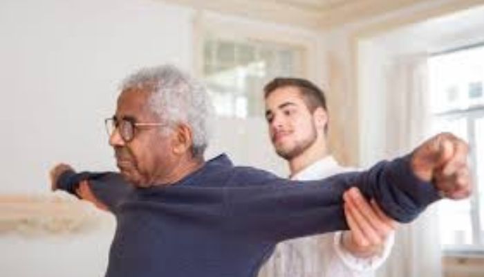 Idosos em atendimento no residencial vida e saúde em Canoas